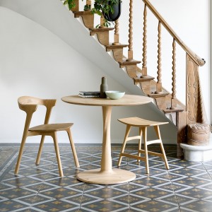 Ethnicraft Torsion oak round dining table